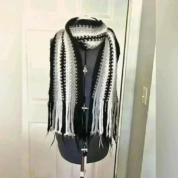 VTG #superchunckyscarf #superlongscarf  gray white black striped scarf - Picture 1 of 3